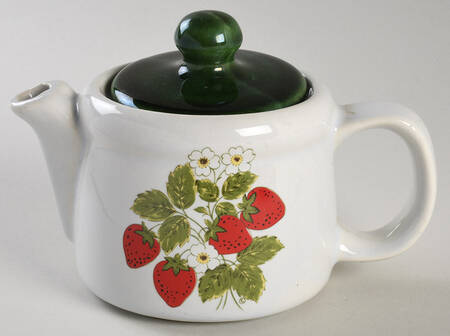 Strawberry Country Creamer & Lid
