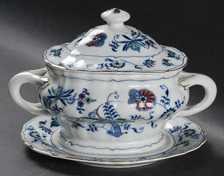Blue Danube (Pat #99183) Sauce Boat & Lid with Underplate
