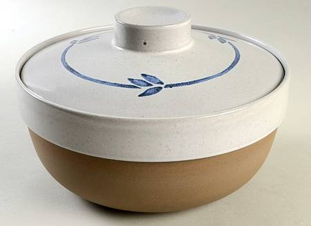 Blue Print England 2.5 Qt Round Covered Casserole