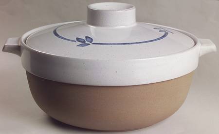 Blue Print England 2.5 Qt Round Covered Casserole