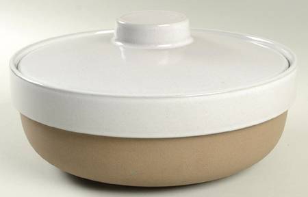 Natural 2 Qt Round Covered Casserole