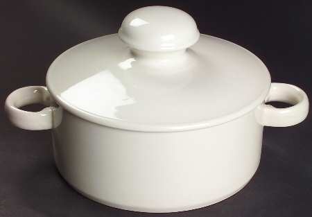Stonehenge White 1.5 Qt Round Covered Casserole