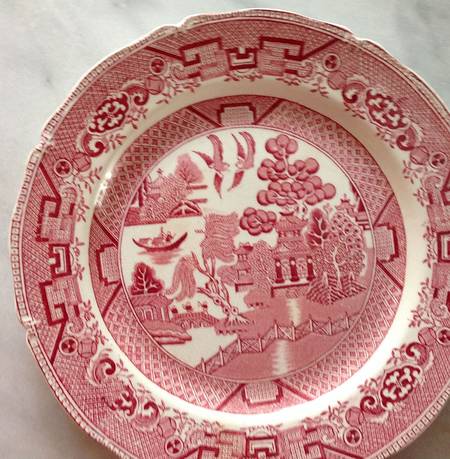 Willow Red (Scalloped) Dinner Plate