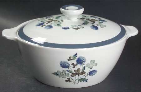 Blue Clover (Smooth Edge) Round Covered Vegetable