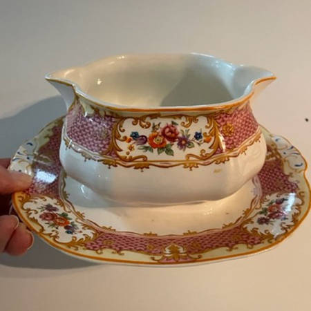 Chateau Gravy Boat with Attached Underplate