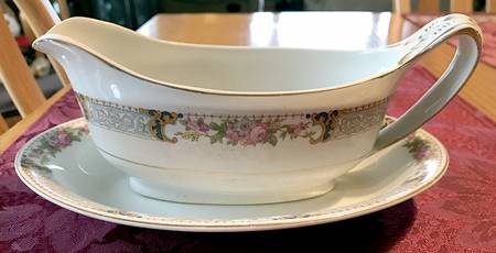 Errol Gravy Boat & Underplate