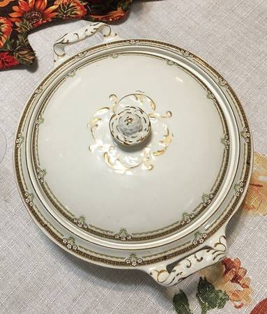 Hardwick Round Covered Vegetable