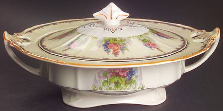 Hollyhock Round Covered Vegetable