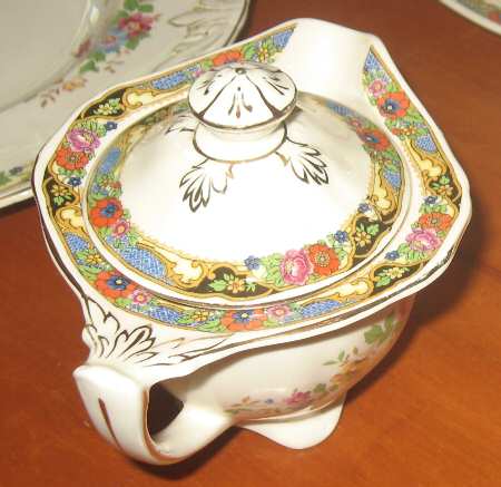 Loretto Creamer & Lid
