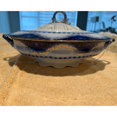 Raleigh Blue Oval Covered Vegetable