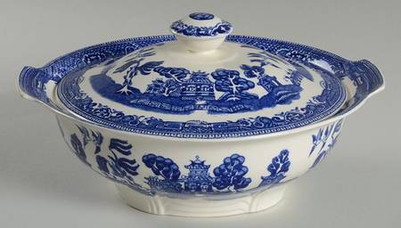 Willow Blue Round Covered Vegetable