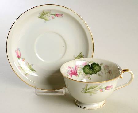 Alicia Footed Cup & Saucer Set