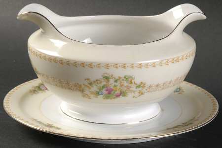 Arbor Round Gravy Boat/Attached Underplate