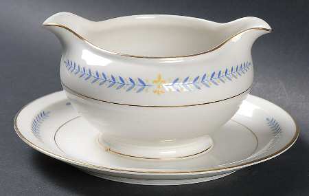Arcadia Gravy Boat with Attached Underplate