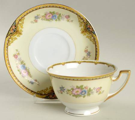 Beatrice Footed Cup & Saucer Set