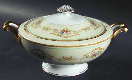 Beverly Round Covered Vegetable