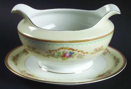 Beverly Gravy Boat with Attached Underplate