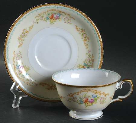 Beverly Footed Cup & Saucer Set