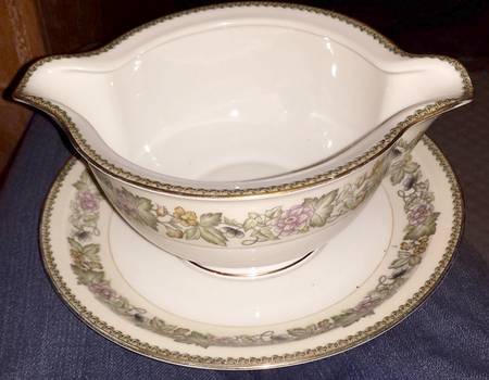 Bouquet Gravy Boat with Attached Underplate