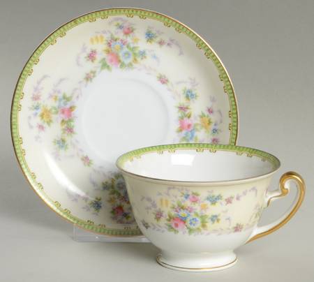Briarcliffe Footed Cup & Saucer Set by Meito