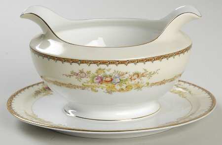 Bronson Gravy Boat with Attached Underplate