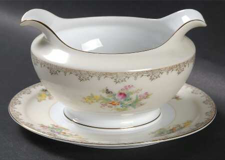 Burbank Gravy Boat with Attached Underplate