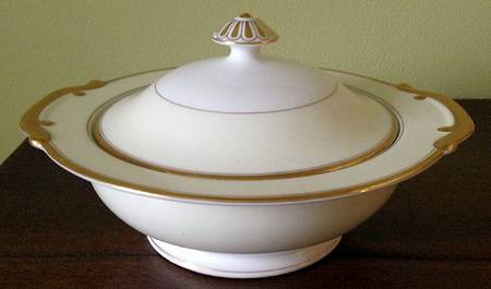 Carlton Round Covered Vegetable