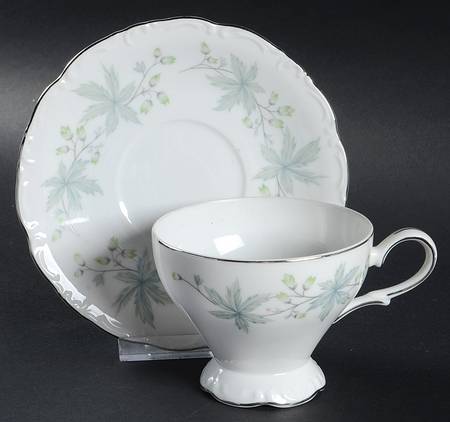 Chantilly Footed Cup & Saucer Set