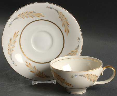 Courtley Flat Cup & Saucer Set