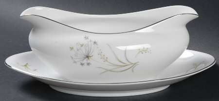 Dolores Gravy Boat with Attached Underplate