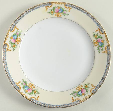Dolores (Gold Trim) Luncheon Plate