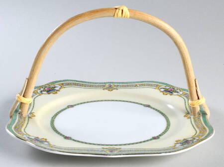 Dublin (Floral Urns) 5 3/8"-5 5/8" Bamboo Handled Serving Plate  HC