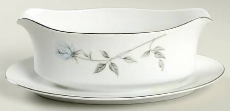 Fleurette (Coupe, Platinum Trim) Gravy Boat with Attached Underplate by Meito