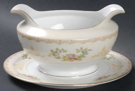 Flora Gravy Boat with Attached Underplate