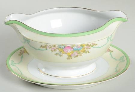 Formal Garden Round Gravy Boat/Attached Underplate