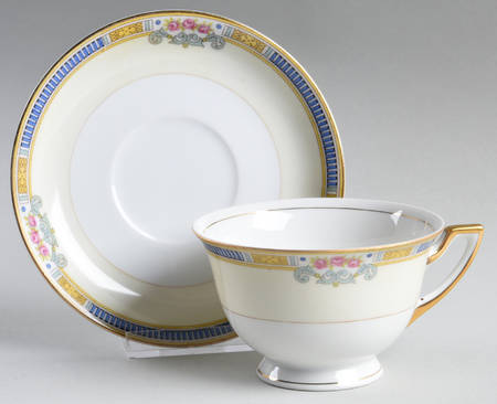 The Hampton Footed Cup & Saucer Set