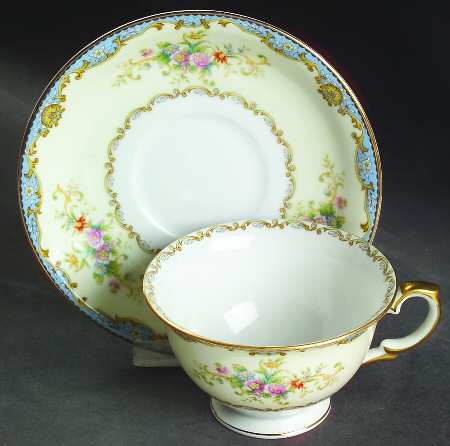 Hudson Footed Cup & Saucer Set