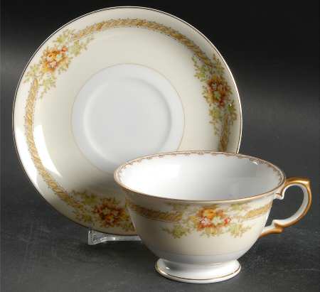 Irving Footed Cup & Saucer Set