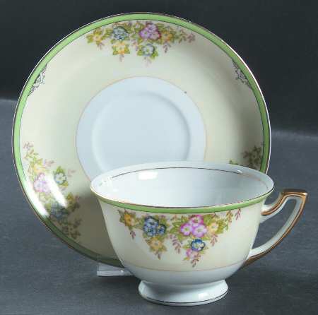 Isabella Footed Cup & Saucer Set
