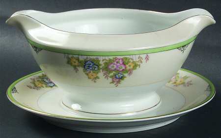 Isabella Gravy Boat with Attached Underplate