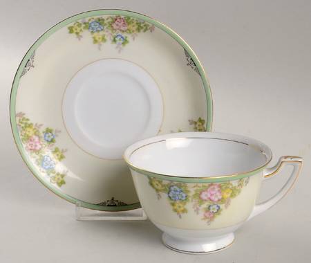 Isabella Footed Cup & Saucer Set
