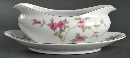 June Gravy Boat with Attached Underplate