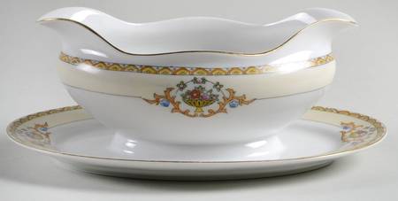 Kobe Gravy Boat with Attached Underplate