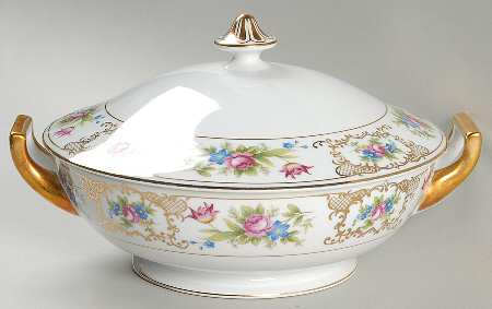 Lee Dresden Round Covered Vegetable