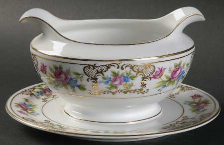 Lee Dresden Gravy Boat with Attached Underplate