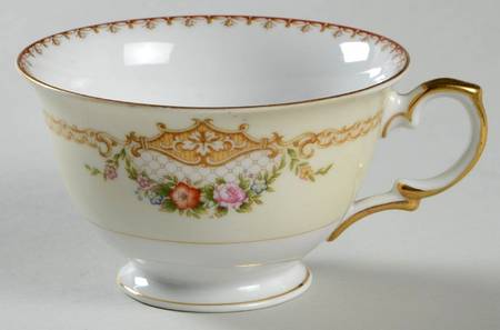 Leonore Footed Cup