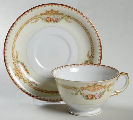 Leonore Footed Cup & Saucer Set