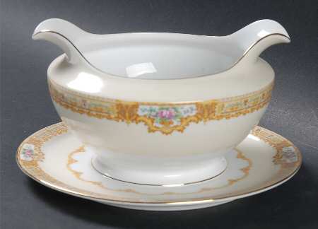 Leonora Gravy Boat with Attached Underplate