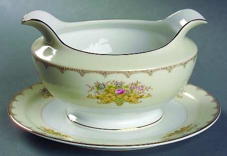 Linden Gravy Boat with Attached Underplate