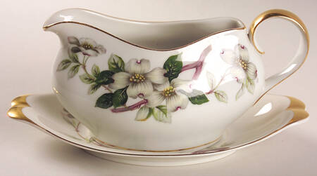 Livonia  Gravy Boat & Underplate by Meito